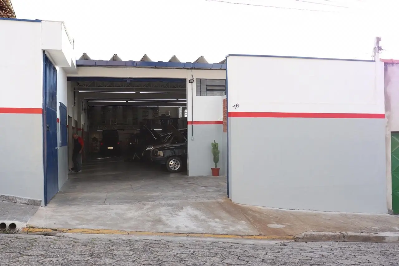 Entrada da Auto Mecânica Waltair na Rua Boa Vista, Centro de Jacareí